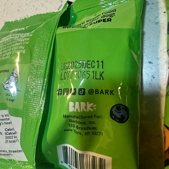 NIB Barkbox mix including super chewer piece - Picture 8 of 14